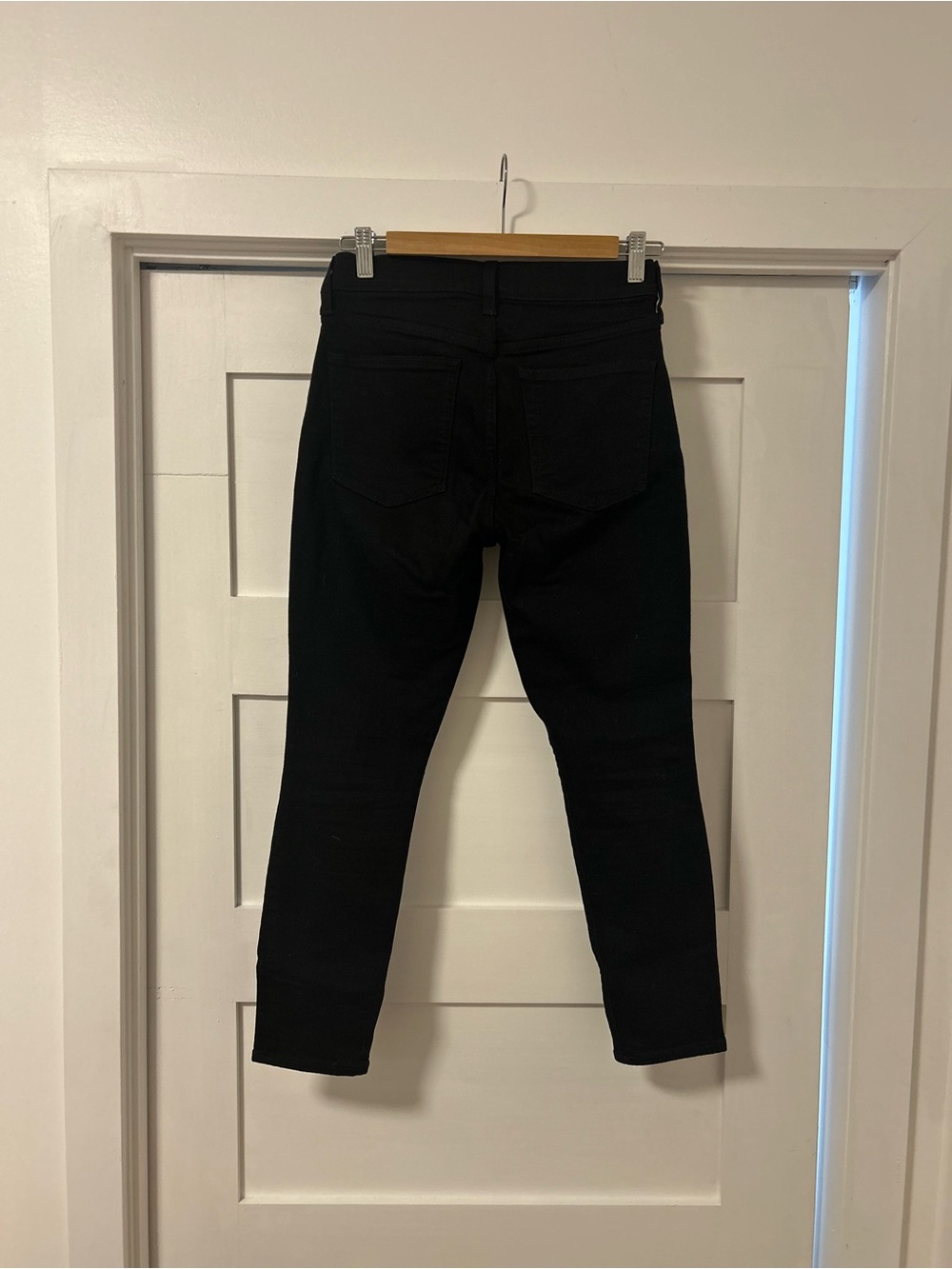 GAP True Skinny High Rise jeans in classic black.
Size 27 / 4P (Petite).